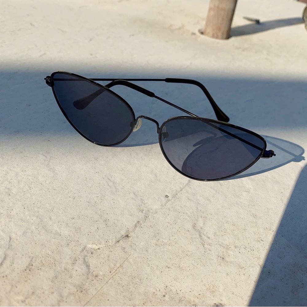Retro Cat-Eye Sunglasses (BOGO!!) - Picture 4 of 4